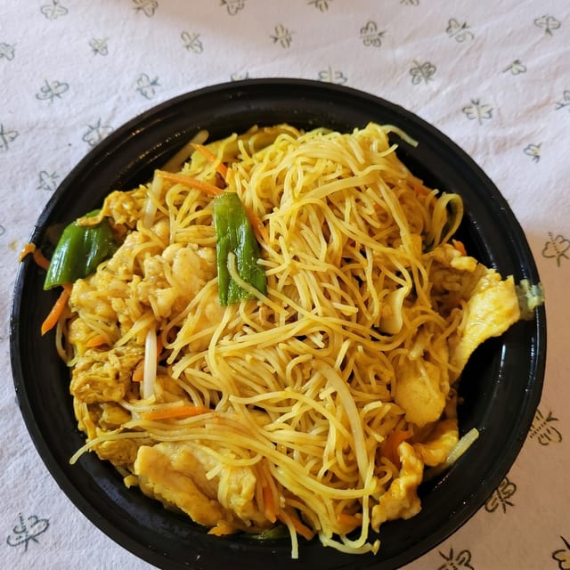 Singapore Noodles with Curry.
